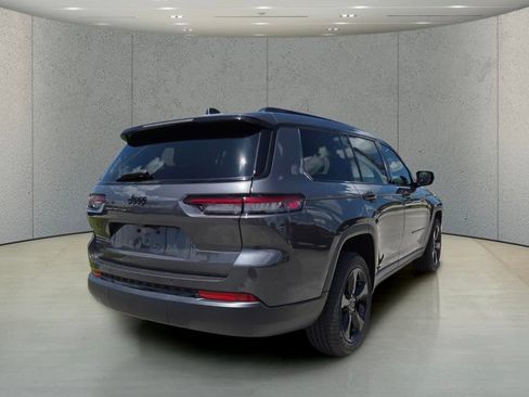 Used 2022 Jeep Grand Cherokee L Laredo RWD image 4