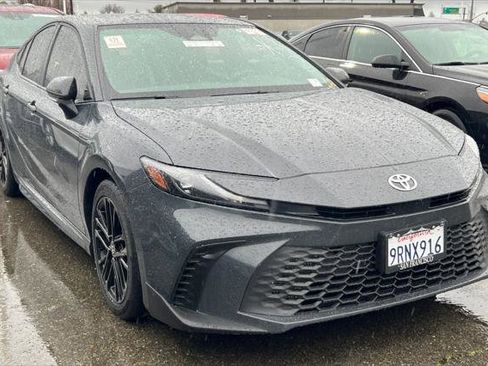 Certified 2025 Toyota Camry SE w/ Convenience Package image 3