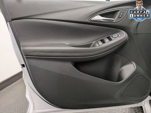 Used 2022 Buick Encore GX Preferred w/ Sport Touring Package FWD image 8