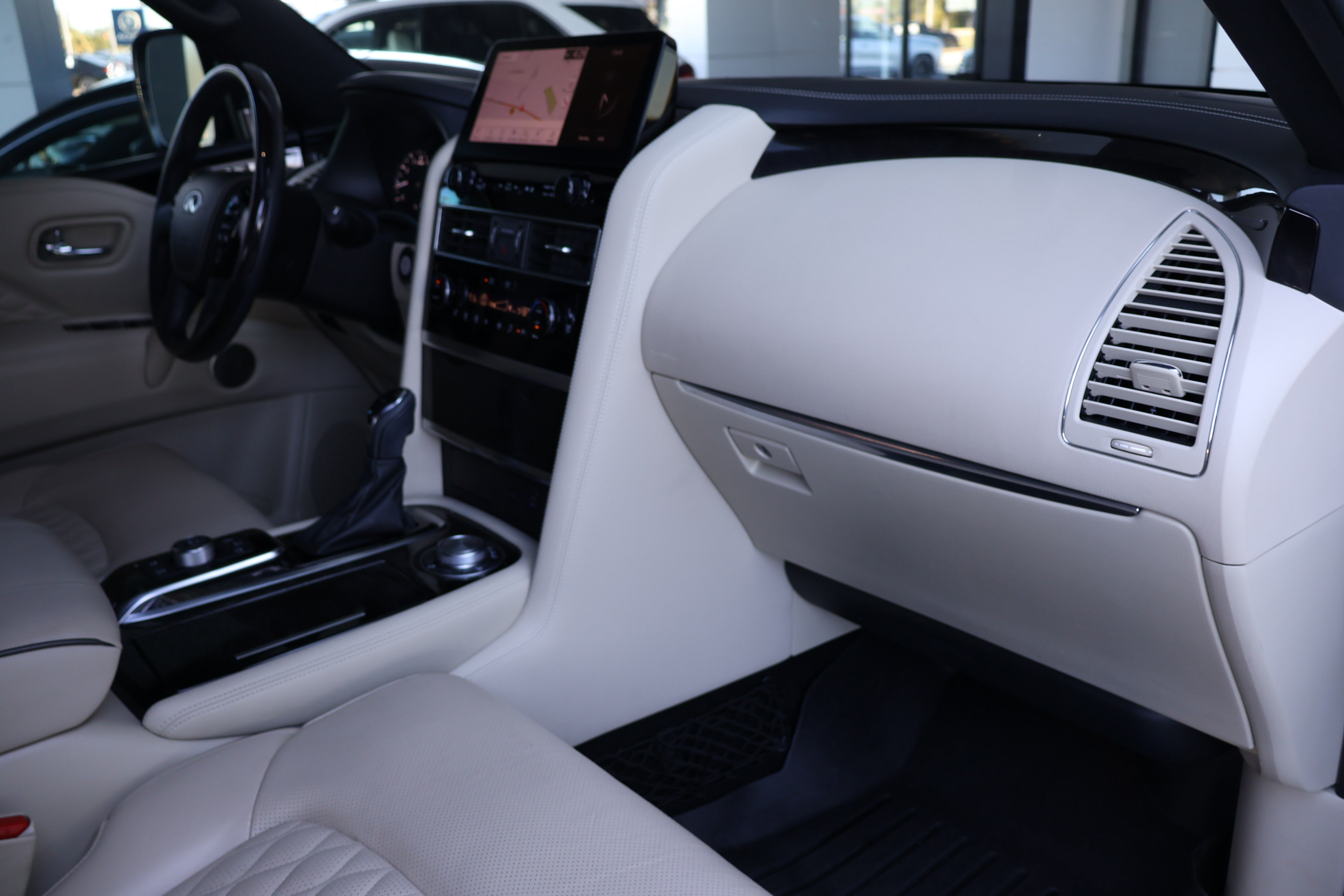 Used 2022 INFINITI QX80 Sensory w/ All-Season Package AWD/4WD image 32