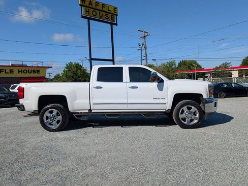 Used 2017 Chevrolet Silverado 2500 LTZ w/ Vortec Plus Package AWD/4WD image 4