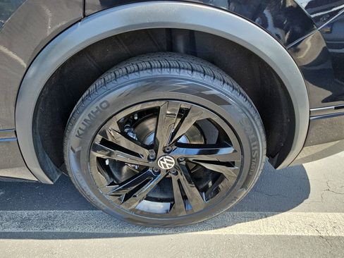 Certified 2023 Volkswagen Tiguan SE R-Line FWD image 34