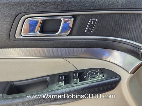 Used 2018 Ford Explorer XLT w/ Equipment Group 202A FWD image 30
