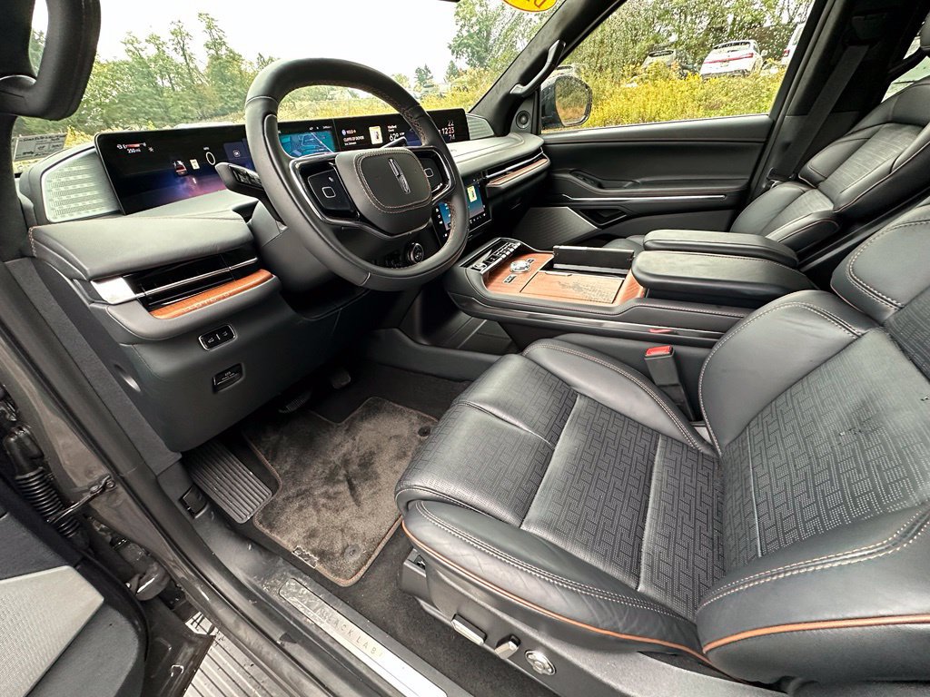 New 2025 Lincoln Navigator Black Label AWD/4WD image 18