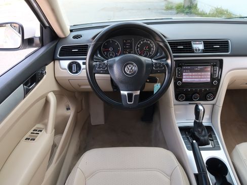 Used 2013 Volkswagen Passat TDI SE FWD image 14