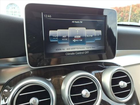 Used 2018 Mercedes-Benz GLC 300 4MATIC w/ Premium Package image 17