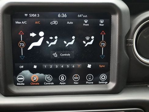 Used 2022 Jeep Wrangler Unlimited Sahara w/ Cold Weather Group AWD/4WD image 9