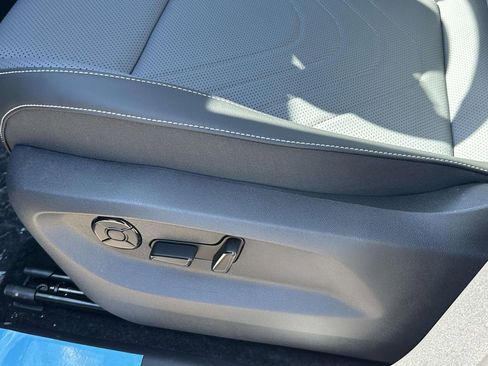 New 2025 Volkswagen Tiguan SE FWD image 17