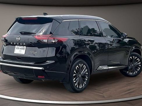 Used 2024 Nissan Rogue Platinum AWD/4WD image 2