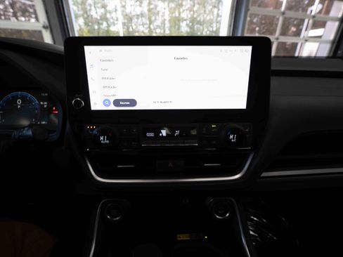 Used 2024 Toyota Grand Highlander XLE image 17