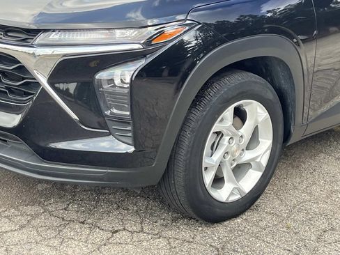 Used 2025 Chevrolet Trax LS w/ LS Convenience Package FWD image 8