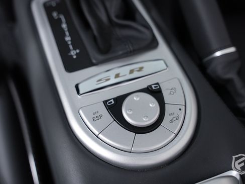 Used 2008 Mercedes-Benz SLR image 31