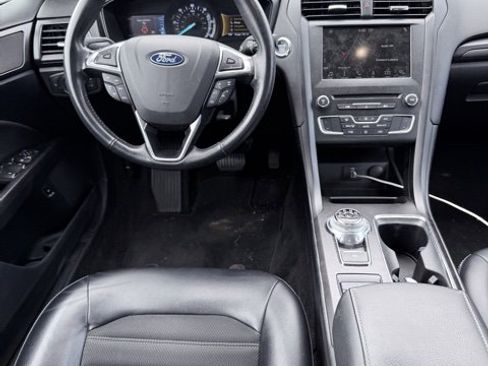 Used 2018 Ford Fusion SE w/ Equipment Group 601A image 5