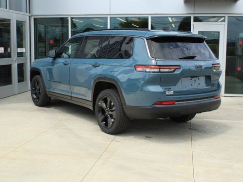 New 2026 Jeep Grand Cherokee L Limited w/ Limited Altitude Package AWD/4WD image 8