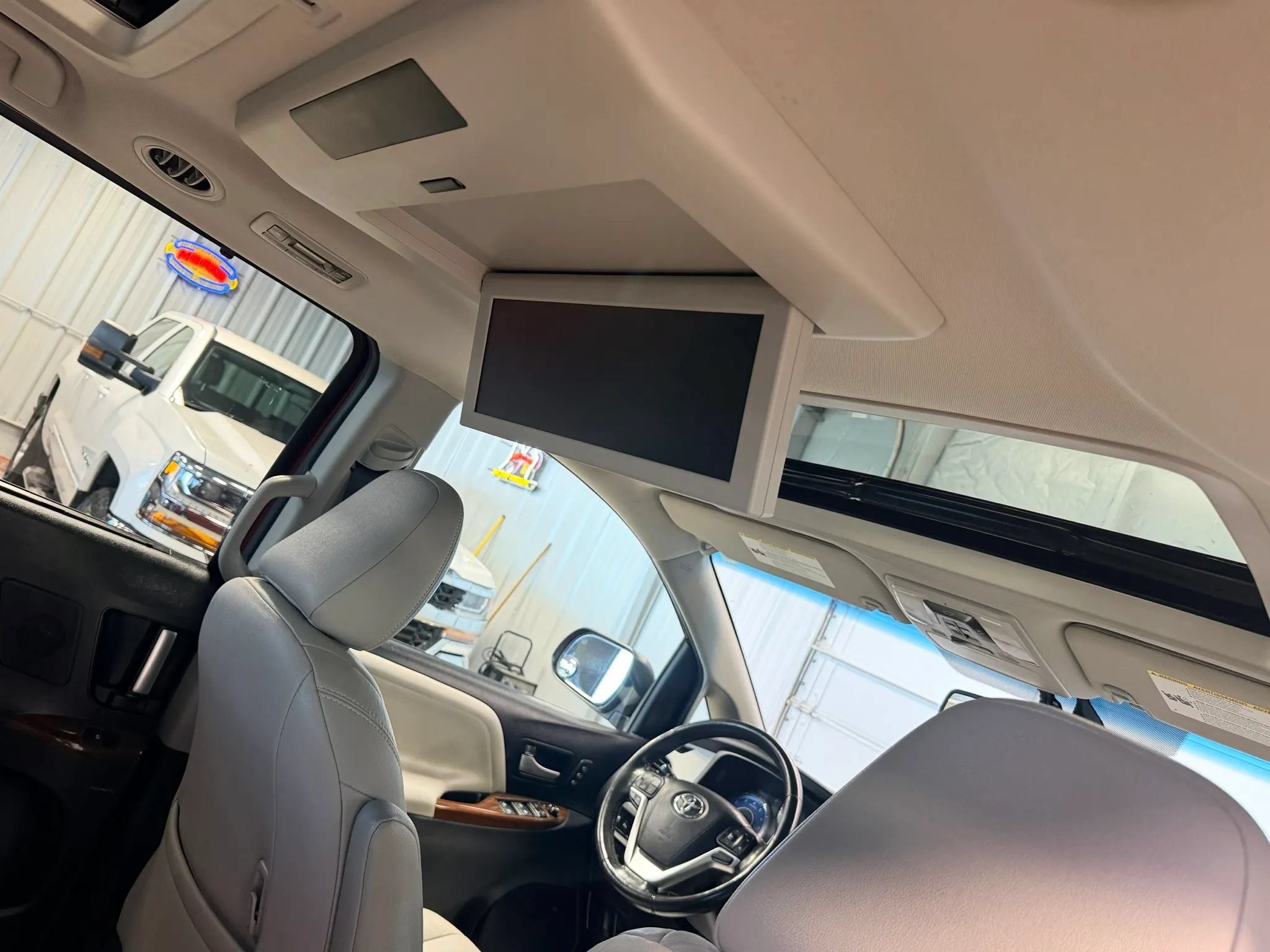 Used 2015 Toyota Sienna Limited Premium w/ Advanced Technology Package FWD image 18