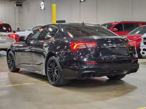 Used 2022 Maserati Ghibli Modena RWD image 11