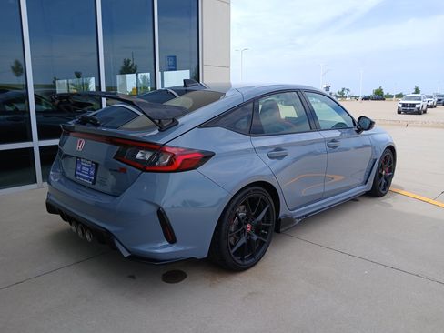 Used 2025 Honda Civic Type R image 7