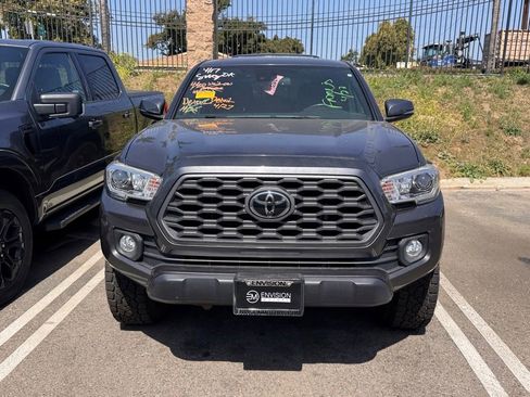 Used 2020 Toyota Tacoma TRD Off-Road w/ Technology Package AWD/4WD image 2