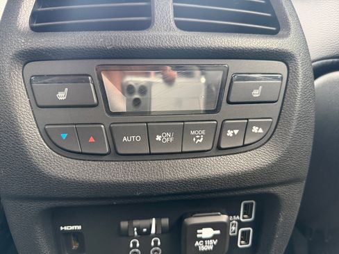 Used 2020 Honda Pilot Touring image 32