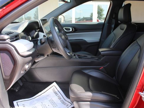 Used 2025 Jeep Compass Limited AWD/4WD image 12
