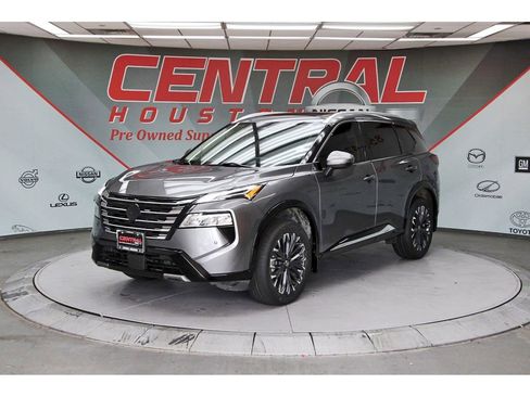 Used 2024 Nissan Rogue Platinum w/ Platinum Premium Package FWD image 3