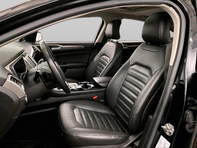 Used 2015 Ford Fusion SE w/ Equipment Group 202A FWD image 25