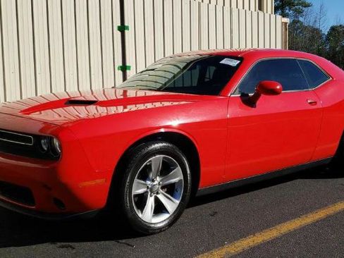 Used 2016 Dodge Challenger SXT image 4