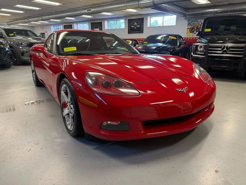 Used 2007 Chevrolet Corvette Coupe w/ Preferred Equipment Group RWD image 3