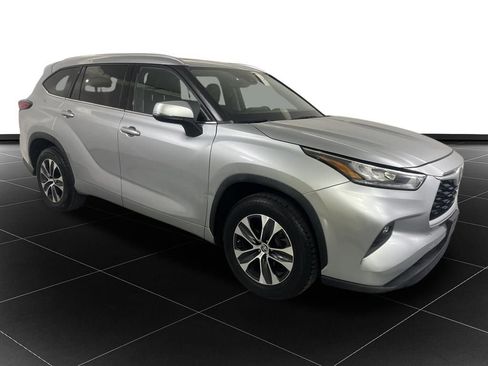 Used 2020 Toyota Highlander XLE image 7