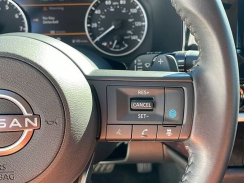 Used 2025 Nissan Pathfinder SV image 17