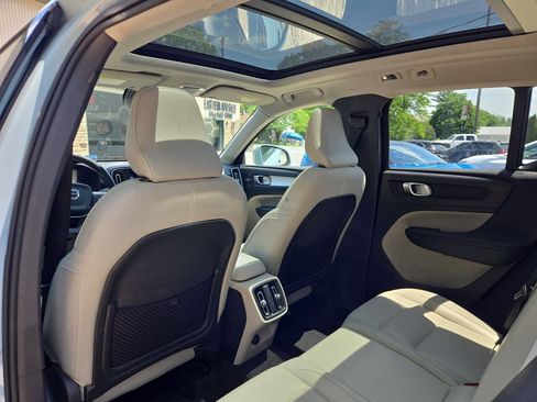 Used 2019 Volvo XC40 T5 Momentum AWD/4WD image 17