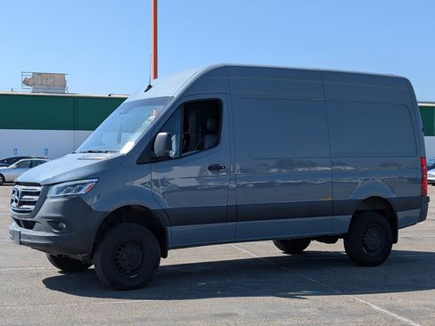 Used 2022 Mercedes-Benz Sprinter 2500 image 3