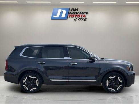 Used 2025 Kia Telluride S FWD image 4