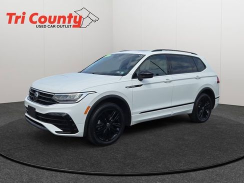 Used 2022 Volkswagen Tiguan SE R-Line AWD/4WD image 3