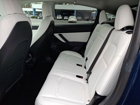 Used 2021 Tesla Model Y Long Range image 12