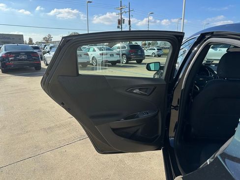 Used 2025 Chevrolet Malibu LT image 18