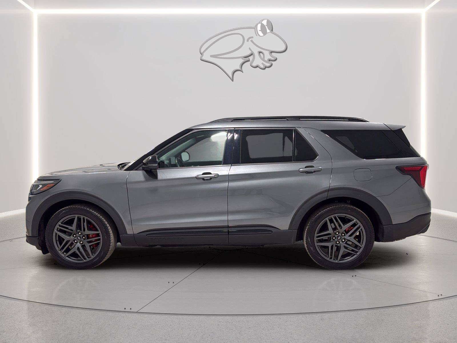Used 2025 Ford Explorer ST w/ Sun And Sound Package AWD/4WD image 2
