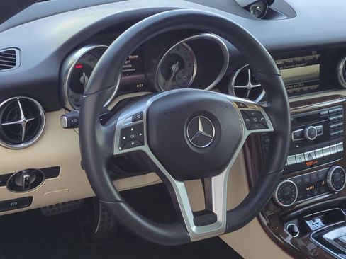 Used 2016 Mercedes-Benz SLK 300 image 16