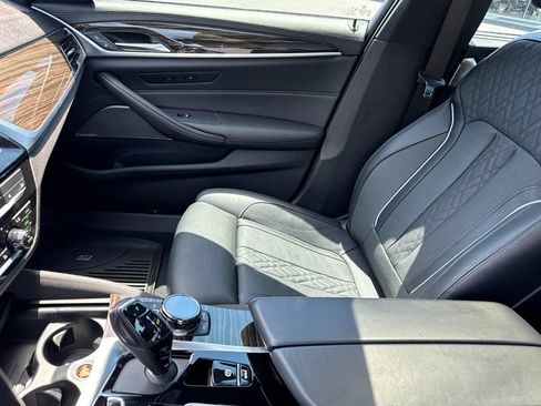 Used 2023 BMW M550i xDrive w/ Dynamic Handling Package AWD/4WD image 14