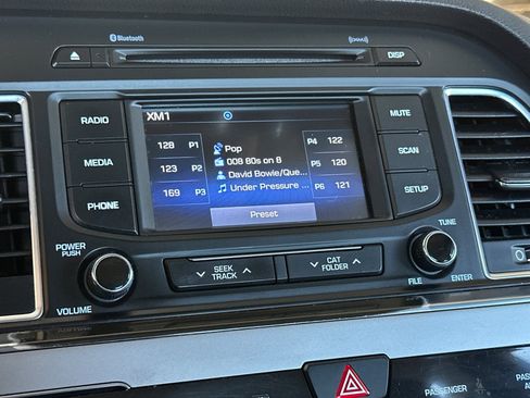 Used 2015 Hyundai Sonata SE w/ Option Group 09 FWD image 17