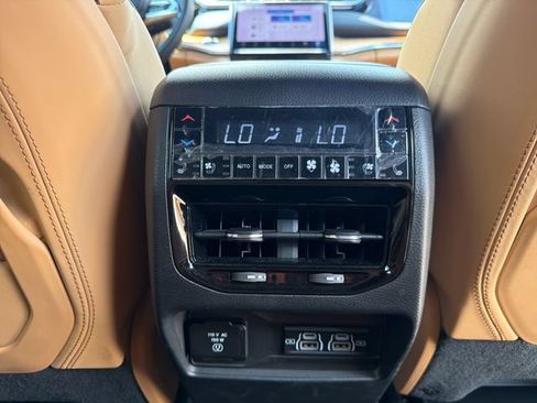 Used 2023 Jeep Grand Cherokee Summit AWD/4WD image 38