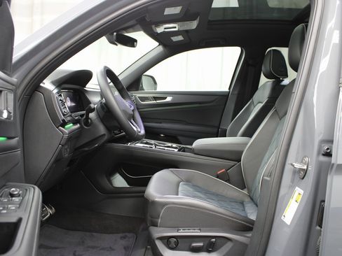 Used 2024 Volkswagen Atlas Cross Sport SEL Premium R-Line image 9