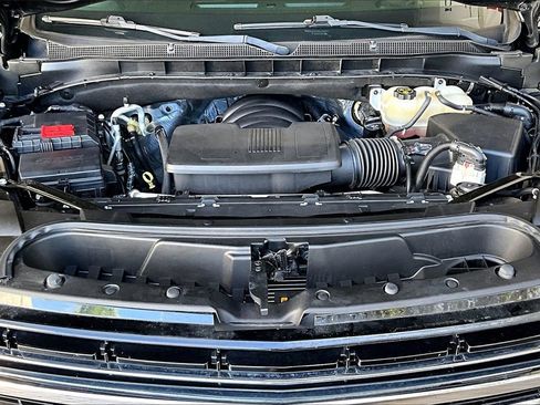 Used 2023 Chevrolet Suburban LT image 32