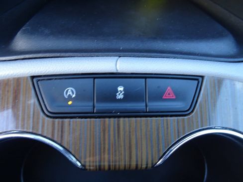 Used 2023 GMC Acadia SLE w/ Infotainment Package image 32