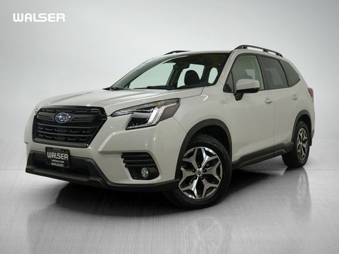 Used 2023 Subaru Forester Premium image 1