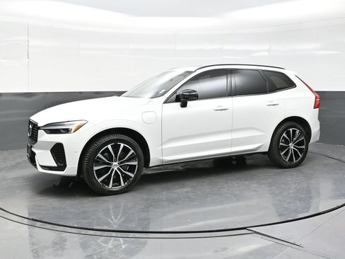 Used 2023 Volvo XC60 T8 Plus AWD/4WD image 3