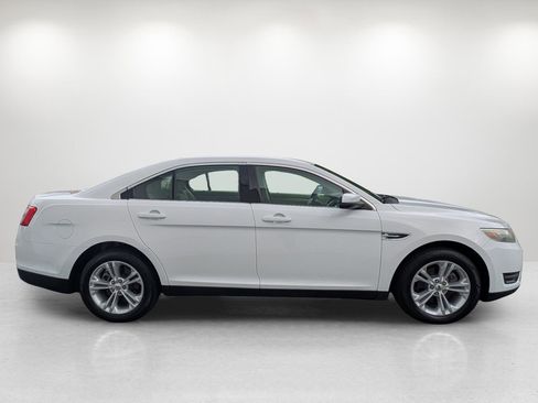 Used 2013 Ford Taurus SEL image 4