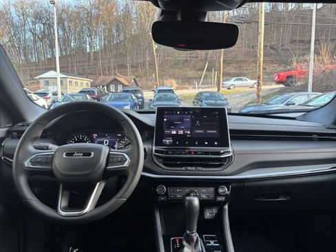 Used 2025 Jeep Compass Trailhawk image 36