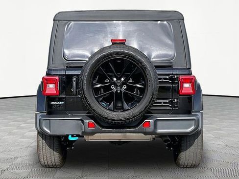 Used 2023 Jeep Wrangler Unlimited Sahara w/ Cold Weather Group AWD/4WD image 6