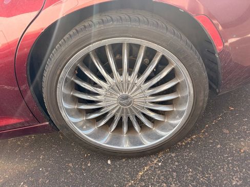 Used 2016 Chrysler 300 Limited RWD image 8